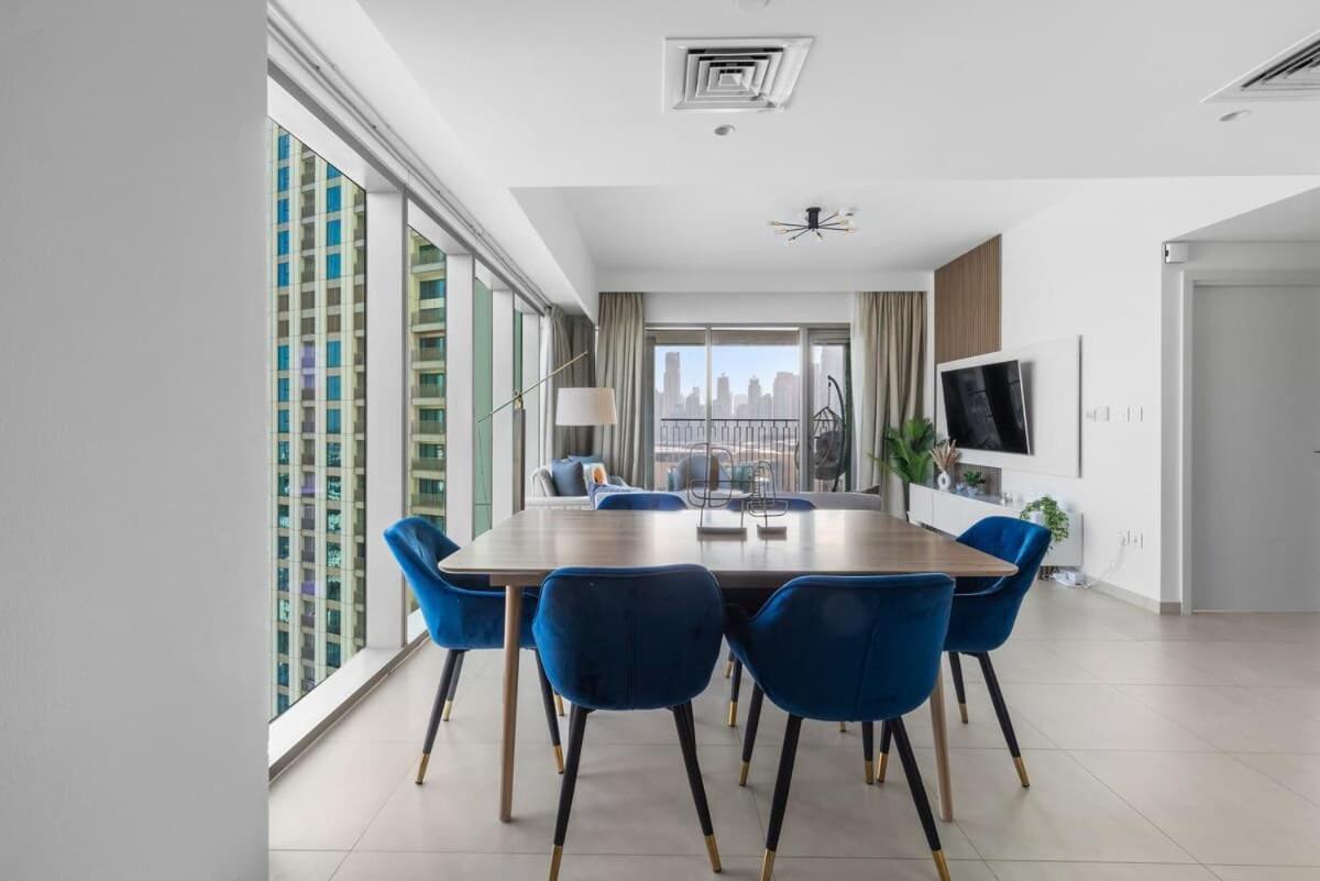 New Stunning 4 Bedroom Burj Khalifa View Apartment Dubai