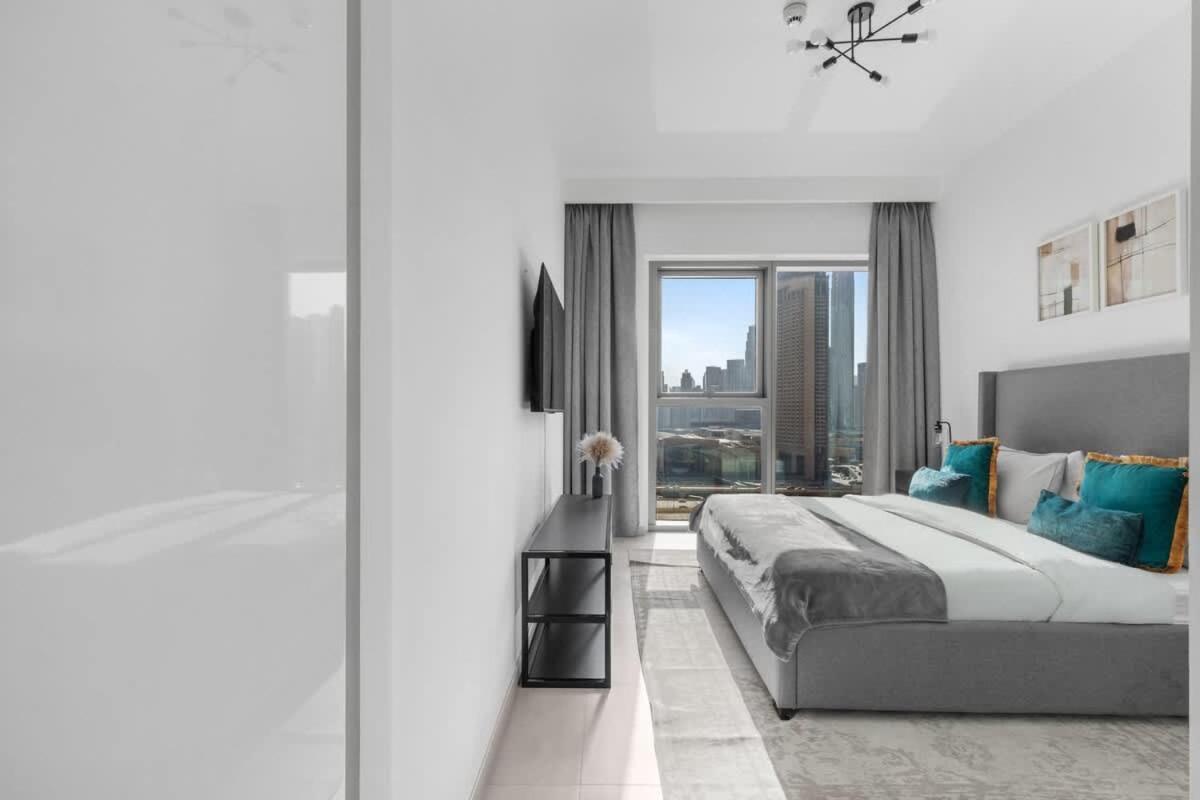 New Stunning 4 Bedroom Burj Khalifa View Apartment