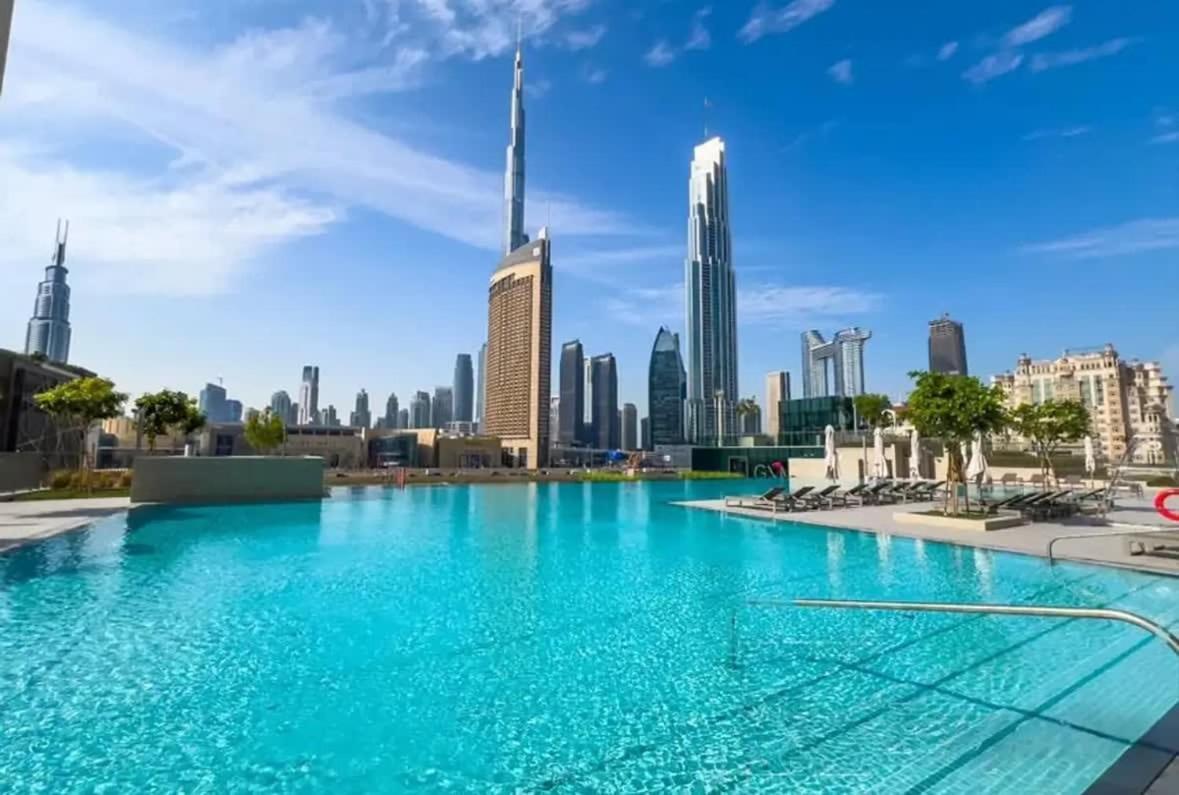 New Stunning 4 Bedroom Burj Khalifa View Apartment *