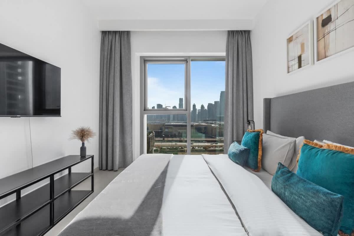 Apartment New Stunning 4 Bedroom Burj Khalifa View *