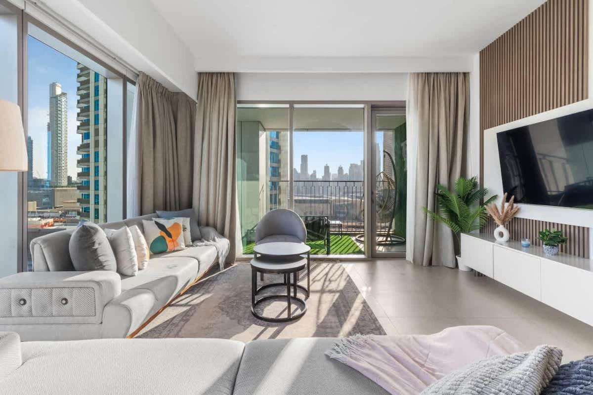 New Stunning 4 Bedroom Burj Khalifa View Apartment