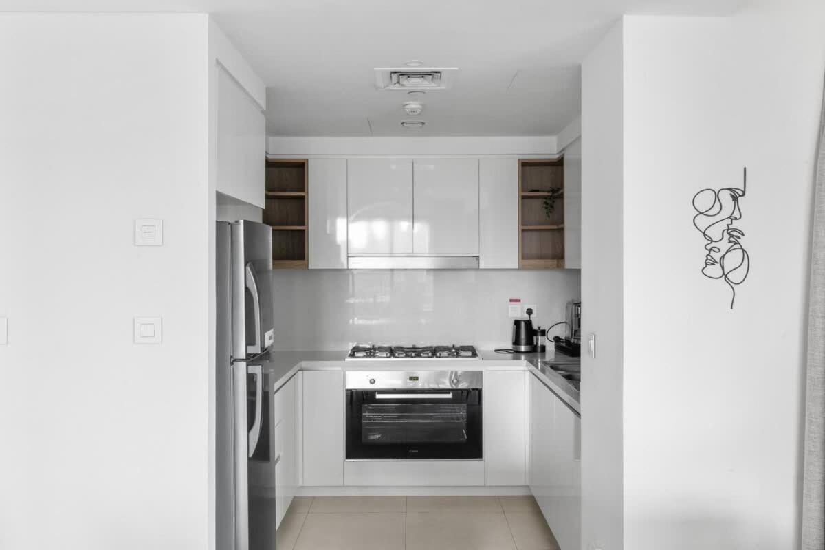 New Stunning 4 Bedroom Burj Khalifa View Apartment *