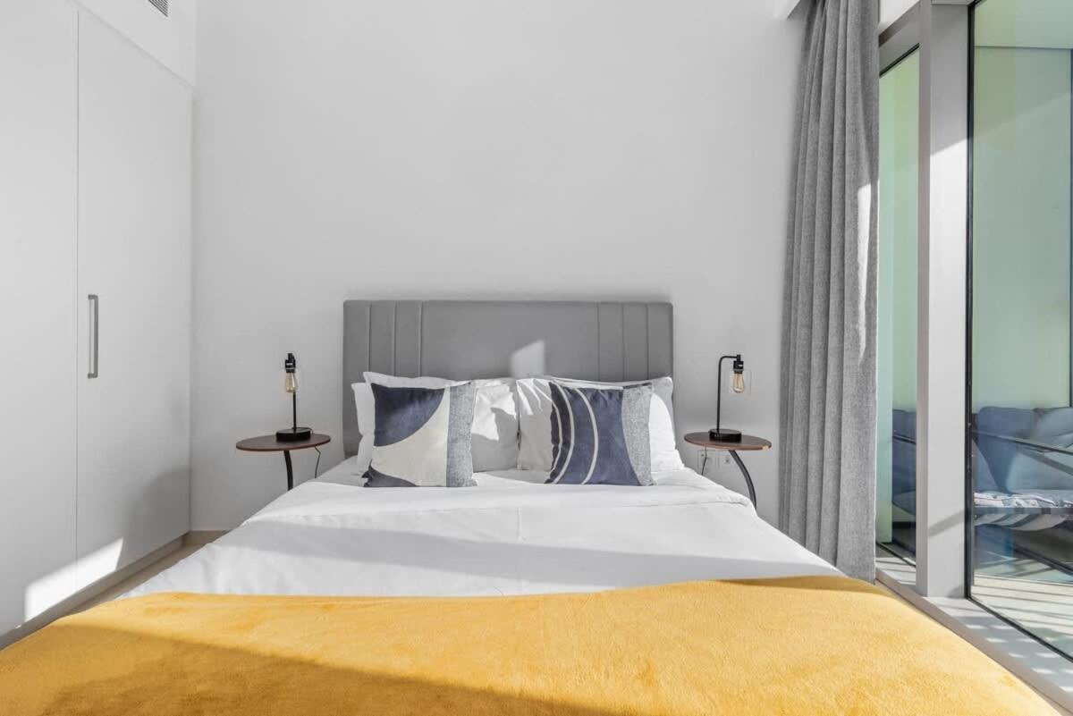 New Stunning 4 Bedroom Burj Khalifa View Apartment Dubai