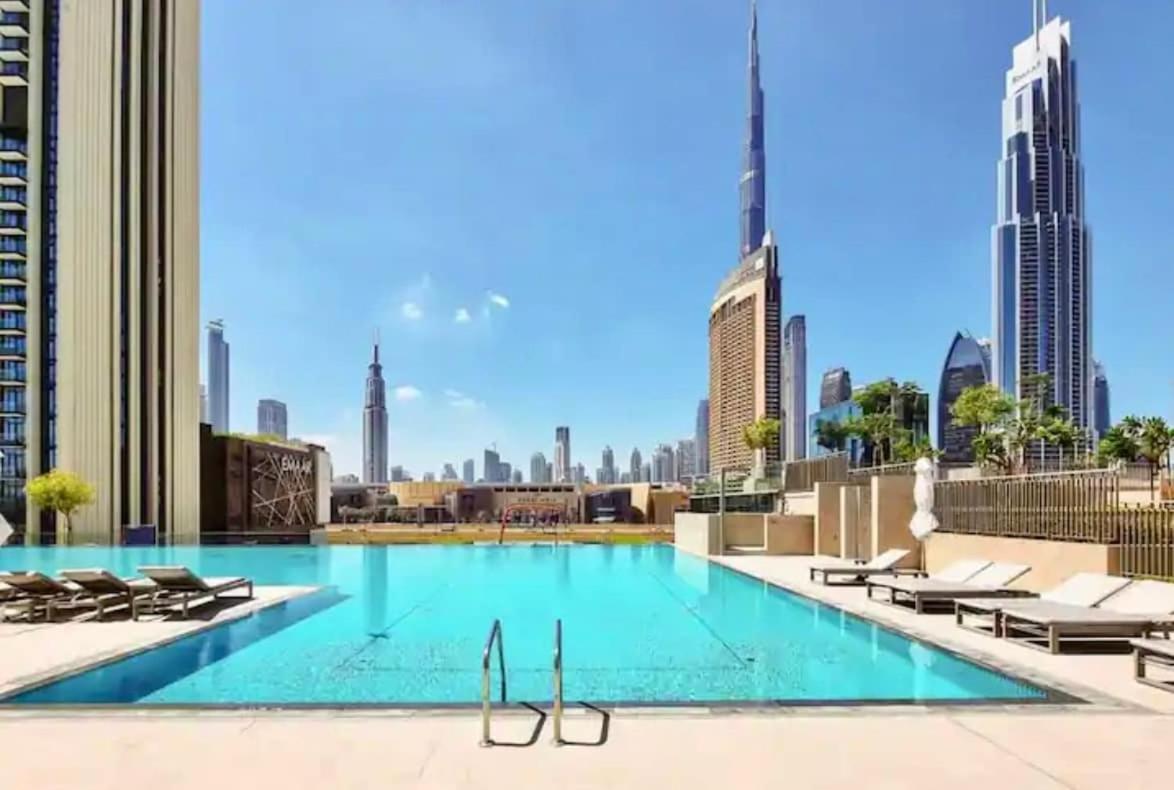 New Stunning 4 Bedroom Burj Khalifa View Apartment Dubai